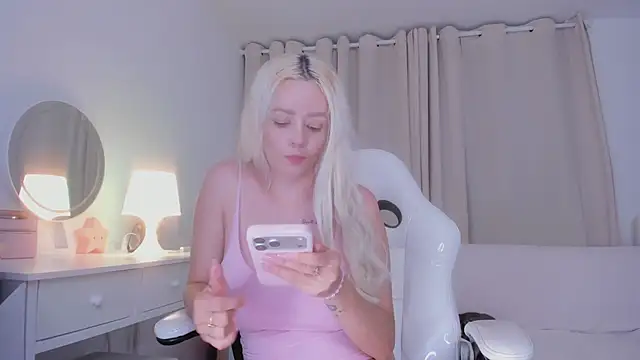 bella adams  online show from 11, 10, 2025