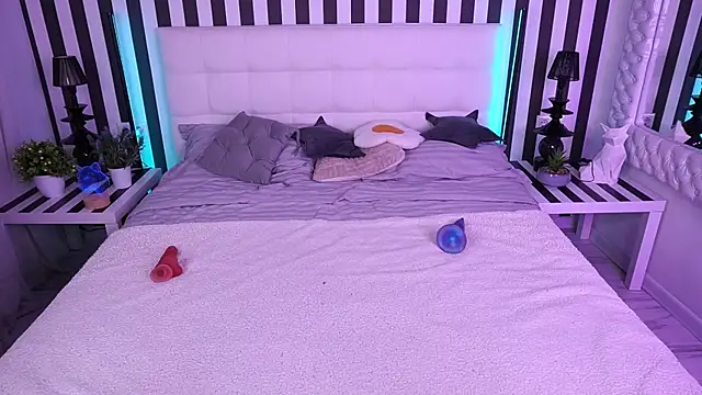 LittleShyy online show from 5, 4, 2026