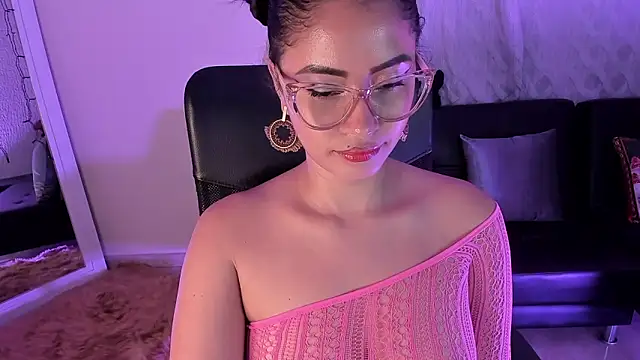 Snapshot of PaulinaBelushi chatting on 21, 12, 2024 PaulinaBelushi online show from 21, 12, 2024