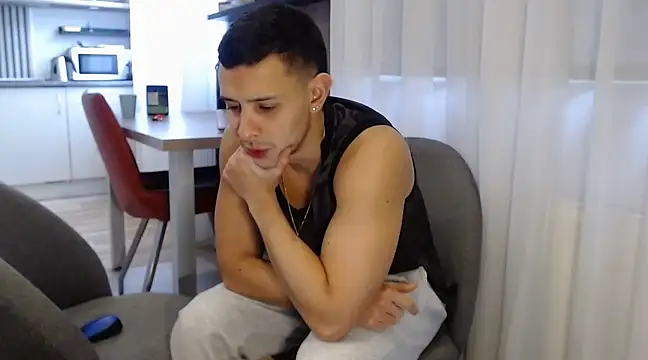 isaacgomez21 online show from 5, 2, 2025