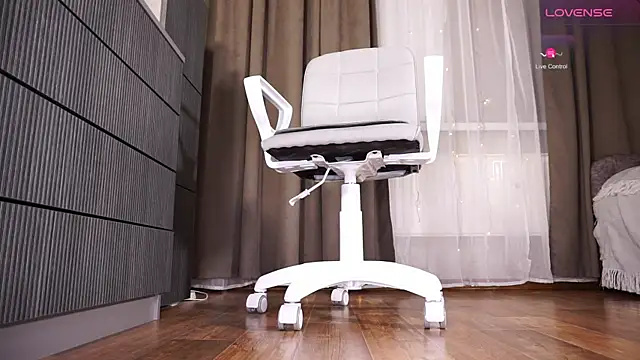 Amina Key online show from 6, 1, 2026