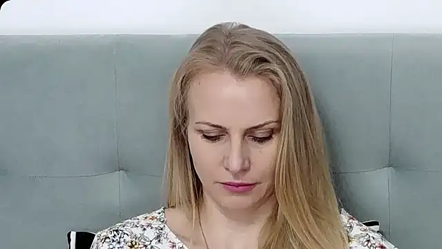 K  Adrienne online show from 4, 5, 2026