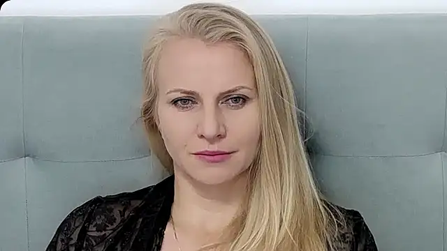 Snapshot of K__Adrienne chatting on 4, 10, 2025 K Adrienne online show from 4, 10, 2025