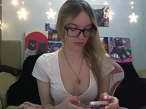 Snapshot of SecretSophia chatting on 18, 9, 2025 SecretSophia online show from 18, 9, 2025