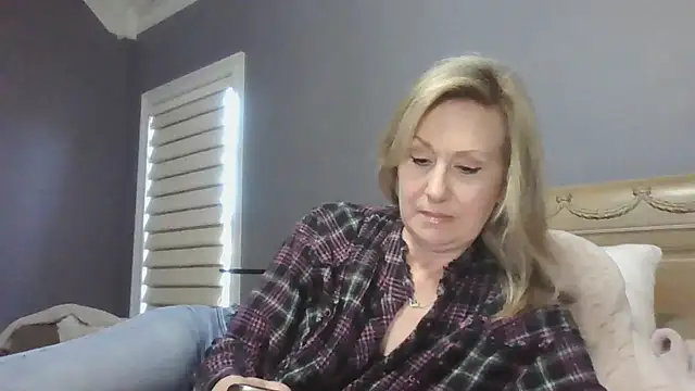 Lisaisluscious online show from 17, 2, 2025