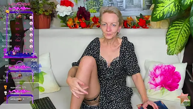 Snapshot of SelinaMoore chatting on 13, 3, 2025 SelinaMoore online show from 13, 3, 2025