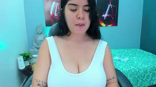 Snapshot of pearl_weet chatting on 22, 2, 2025 pearl weet online show from 22, 2, 2025