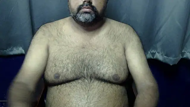 Snapshot of hairysubcub_70 chatting on 4, 7, 2026 hairysubcub 70 online show from 4, 7, 2026