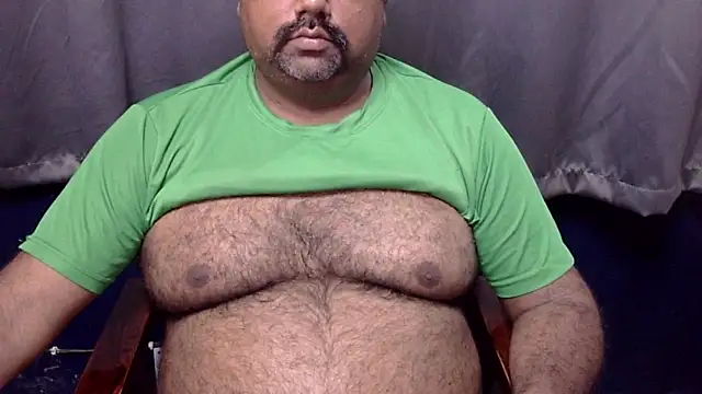 Snapshot of hairysubcub_70 chatting on 15, 6, 2026 hairysubcub 70 online show from 15, 6, 2026