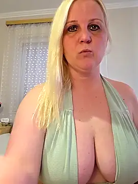 Mayci1984 online show from 19, 4, 2026