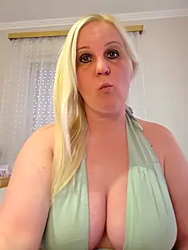 Snapshot of Mayci1984 chatting on 27, 4, 2026 Mayci1984 online show from 27, 4, 2026