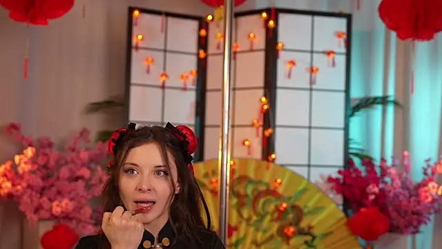 KittyCaitlin online show from 12, 2, 2025