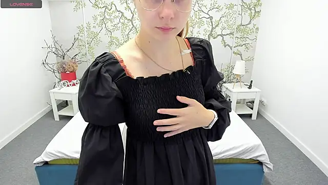 CharmedDoll online show from 13, 10, 2025