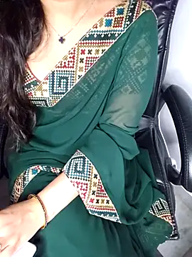 Snapshot of aliyaah_singh chatting on 5, 5, 2026 aliyaah singh online show from 5, 5, 2026