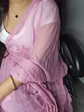 Snapshot of aliyaah_singh chatting on 20, 5, 2026 aliyaah singh online show from 20, 5, 2026