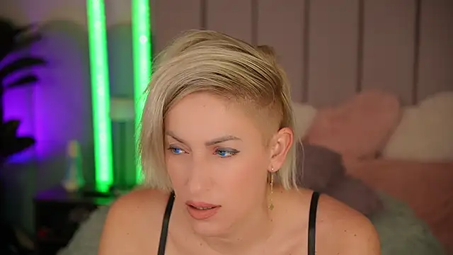 VickySecret96 online show from 30, 10, 2025