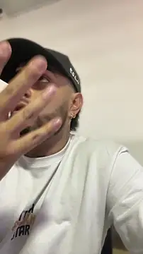 Snapshot of dereck_fiore chatting on 25, 6, 2026 dereck fiore online show from 25, 6, 2026
