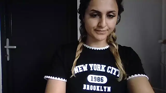 NicolePlay online show from 3, 6, 2026