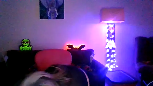 Snapshot of BigTitBarbie68 chatting on 22, 9, 2025 BigTitBarbie68 online show from 22, 9, 2025