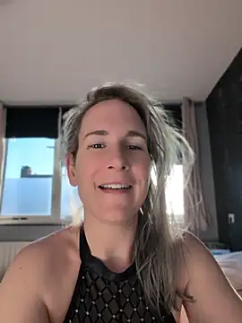 Snapshot of NaomiAndFriends chatting on 23, 4, 2026 NaomiAndFriends online show from 23, 4, 2026