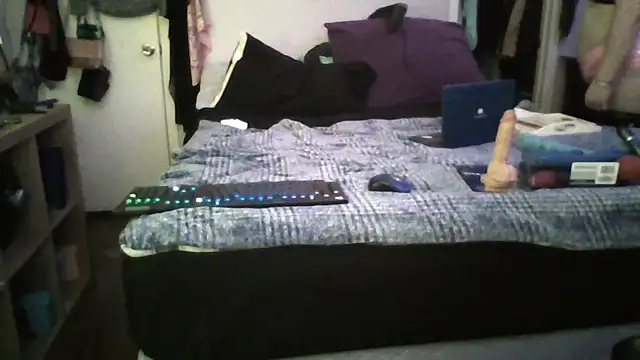 JadeDaMilf online show from 1, 2, 2026