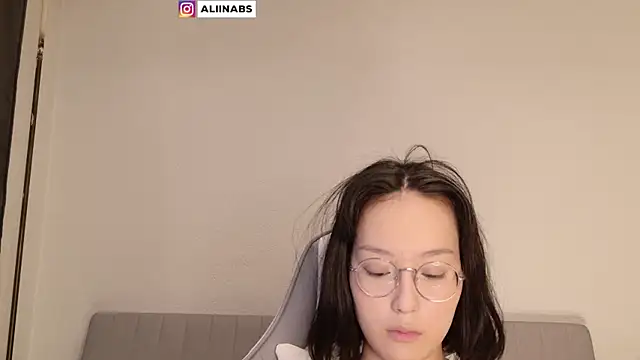 aliiiiiina online show from 1, 2, 2025