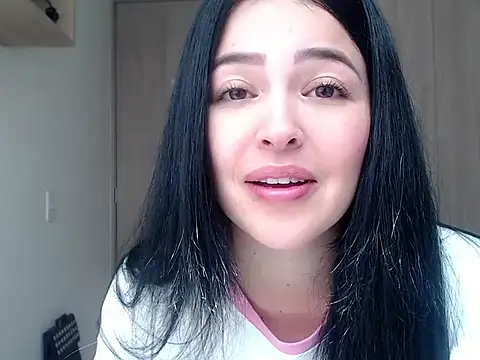 Aleska  Bell online show from 8, 9, 2025