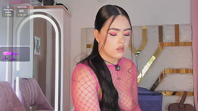Snapshot of sophy_champagne chatting on 1, 7, 2026 sophy champagne online show from 1, 7, 2026