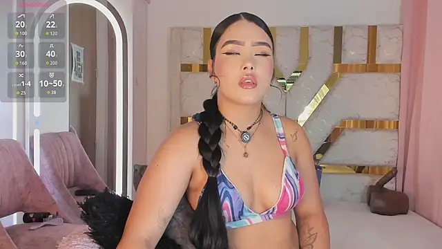 Snapshot of sophy_champagne chatting on 17, 7, 2026 sophy champagne online show from 17, 7, 2026