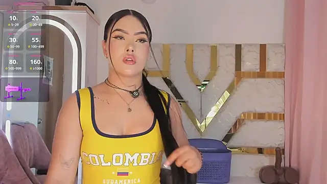 Snapshot of sophy_champagne chatting on 8, 7, 2026 sophy champagne online show from 8, 7, 2026