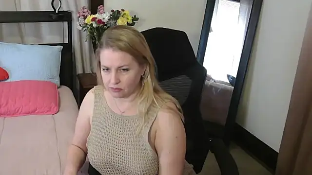 HollieBim online show from 23, 2, 2026