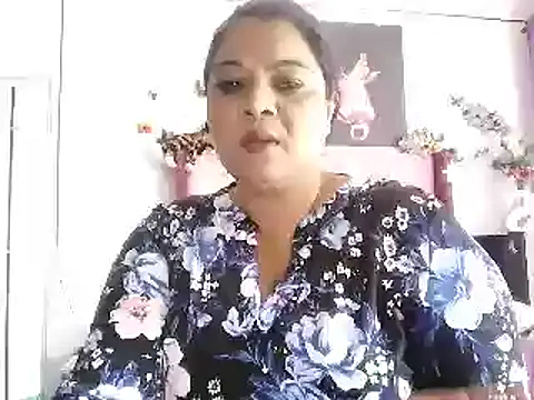 Snapshot of IndianDelia chatting on 4, 6, 2026 IndianDelia online show from 4, 6, 2026