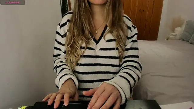 NiaStone online show from 5, 3, 2025