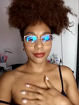 Snapshot of thaimy_ chatting on 2, 5, 2026 thaimy online show from 2, 5, 2026