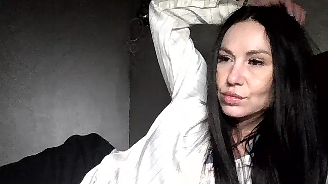 JulianaGold1 online show from 2, 2, 2026