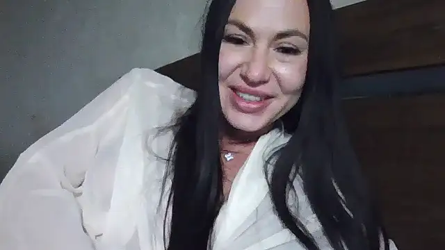 Snapshot of JulianaGold1 chatting on 26, 2, 2025 JulianaGold1 online show from 26, 2, 2025