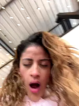 Snapshot of alana15 chatting on 28, 10, 2025 alana15 online show from 28, 10, 2025