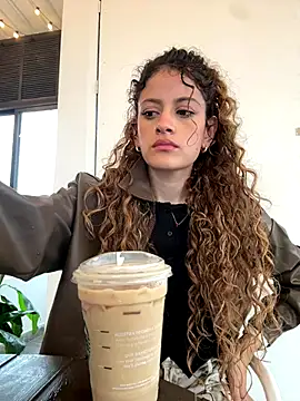 Snapshot of alana15 chatting on 27, 11, 2025 alana15 online show from 27, 11, 2025