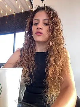 Snapshot of alana15 chatting on 25, 10, 2025 alana15 online show from 25, 10, 2025