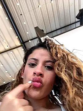 Snapshot of alana15 chatting on 7, 11, 2025 alana15 online show from 7, 11, 2025