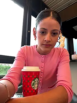 Snapshot of alana15 chatting on 13, 11, 2025 alana15 online show from 13, 11, 2025