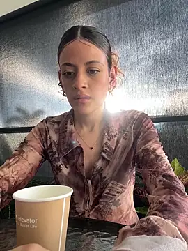 Snapshot of alana15 chatting on 5, 11, 2025 alana15 online show from 5, 11, 2025