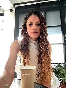 Snapshot of alana15 chatting on 22, 11, 2025 alana15 online show from 22, 11, 2025