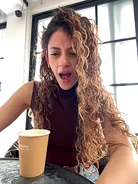 Snapshot of alana15 chatting on 17, 11, 2025 alana15 online show from 17, 11, 2025