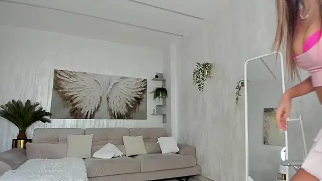 TiffanyHouston  online show from 7, 2, 2026