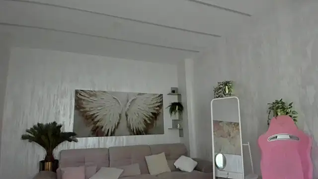 TiffanyHouston  online show from 15, 5, 2026