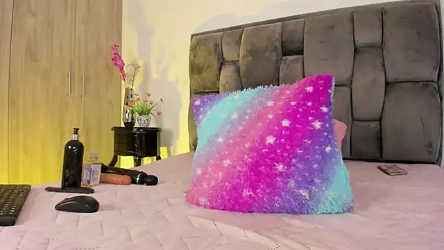 Snapshot of tanyyaa chatting on 31, 10, 2025 tanyyaa online show from 31, 10, 2025