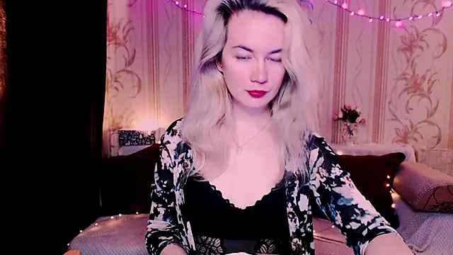 xxxcharismaaa online show from 15, 4, 2026