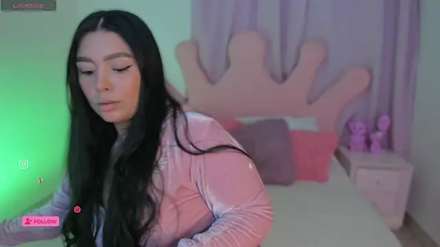 shantall vidales  online show from 13, 10, 2025