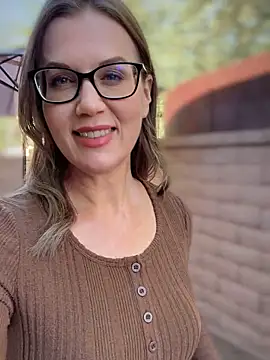 MaiseKnox online show from 14, 10, 2025